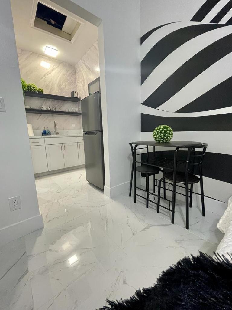 Cozy Studio, Prime Location, Remodeled, 1 Parking غرب شاطئ بالم المظهر الخارجي الصورة