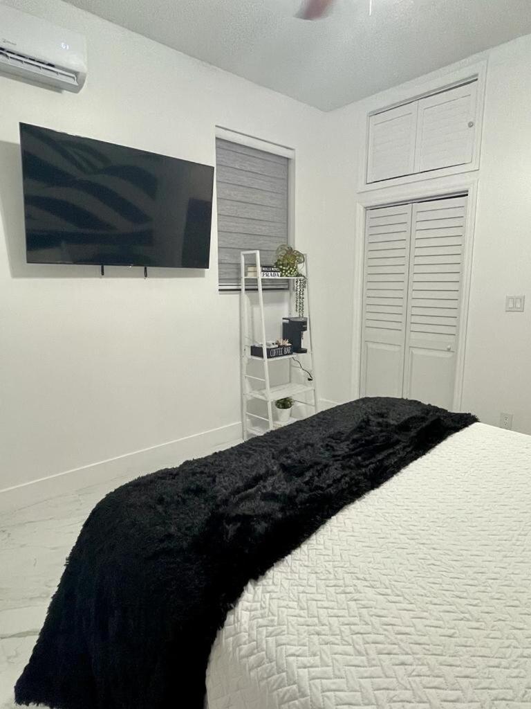 Cozy Studio, Prime Location, Remodeled, 1 Parking غرب شاطئ بالم المظهر الخارجي الصورة